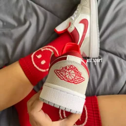 جردن 1 طوسی قرمز | Jordan 1 Light Smoke Red
