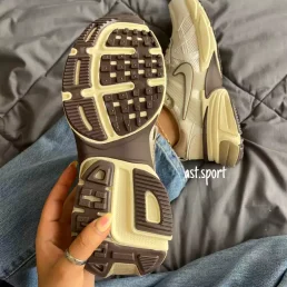 نایک وی تو کی کرم قهوه‌ ای | Nike V2K Run brown